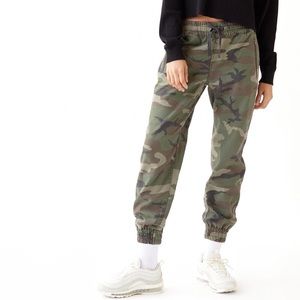 Aritzia TNA Camo joggers